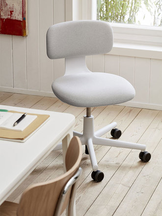 Vitra Rookie - soft grey base Vitra Rookie - soft grey base