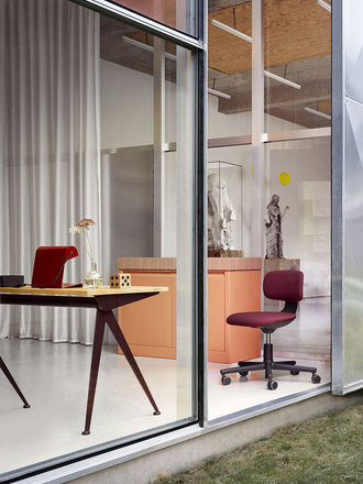 Vitra Rookie - deep black base Vitra Rookie - deep black base