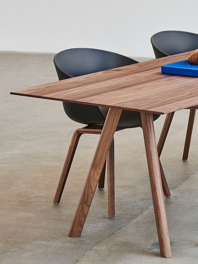 HAY CPH20 round table, 120 cm, lacquered walnut