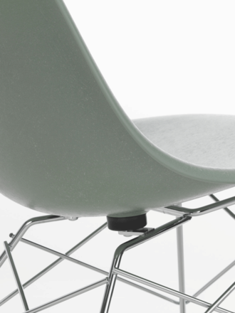 Vitra Eames Fiberglass lounge chair LSR - chrome base Vitra Eames Fiberglass lounge chair LSR - chrome base