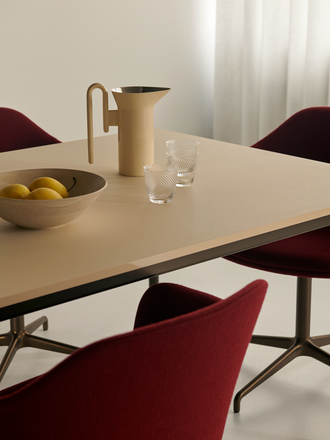 &Tradition Drip table -  HW58-HW60 -  pearl linoleum / soft yellow  glossy edge &Tradition Drip table -  HW58-HW60 -  pearl linoleum / soft yellow  glossy edge