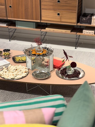 Vitra Ex-display Elliptical table ETR - coral