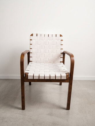 Artek Ex-display A45 Armchair 45 - walnut frame - natural/white