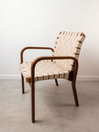 Artek Ex-display A45 Armchair 45 - walnut frame - natural/white