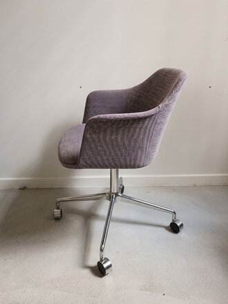 &Tradition Ex-display Rely Chair HW51 - upholstered - aluminium base
