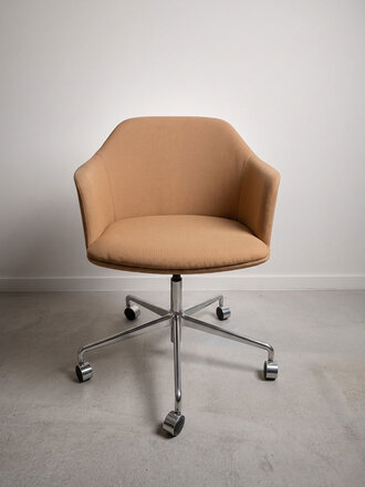 &Tradition ex-display Rely armchair HW56 - Full uph. St. Trio 436 - Polished