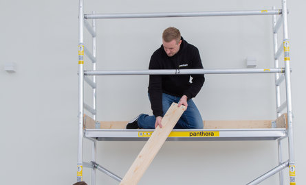 Vijf redenen waarom een rolsteiger de beste manier is om op hoogte te werken