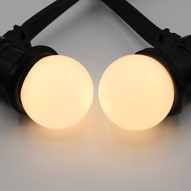 Warm witte LED lampen met standaard melkwitte kap, Ø45