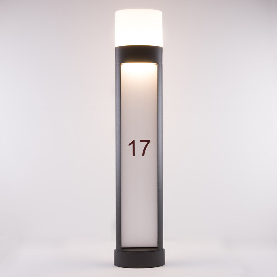 Staande buitenlamp met huisnummer - Gianna