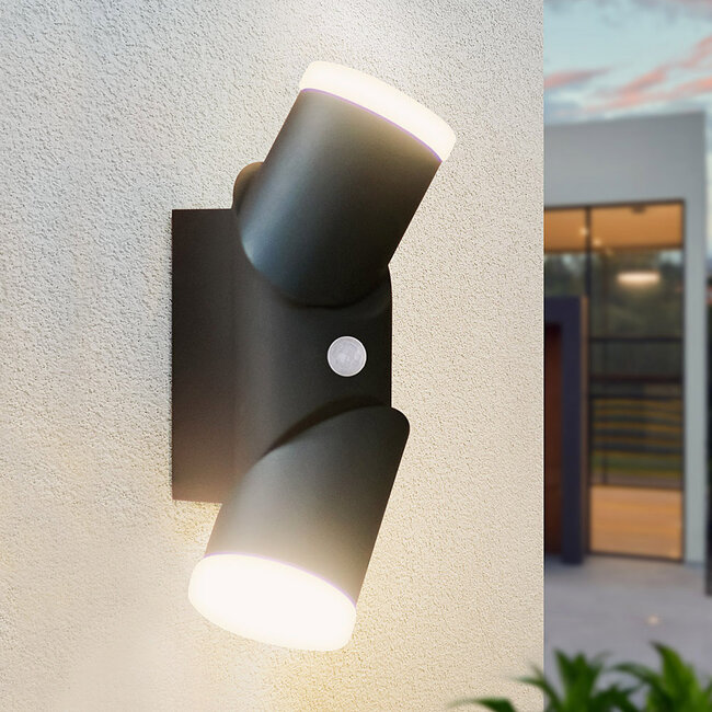 Verstelbare ronde buitenwandlamp Tess met sensor - zwart