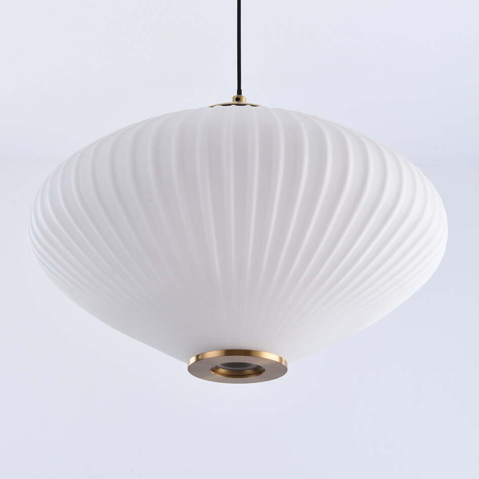 Hanglamp Mateja met melkwit glas en bronzen details - 3-staps dimbaar