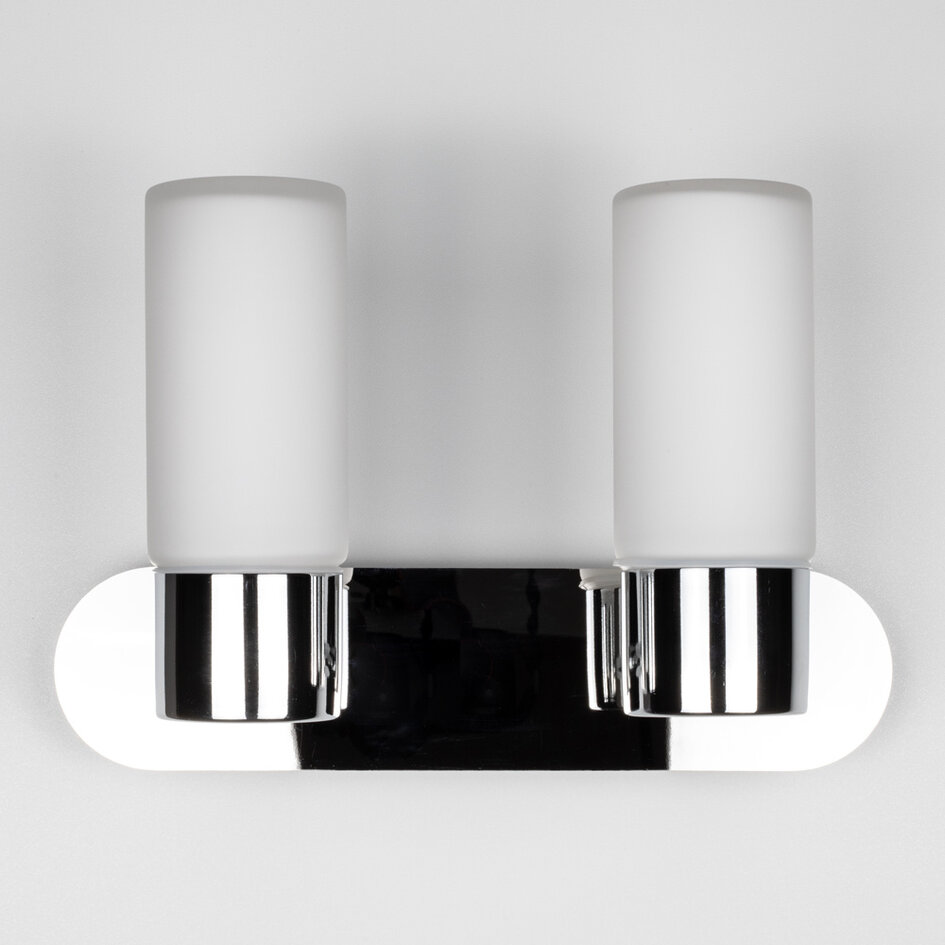 Eigentijdse badkamerwandlamp Estera met chroom, IP44