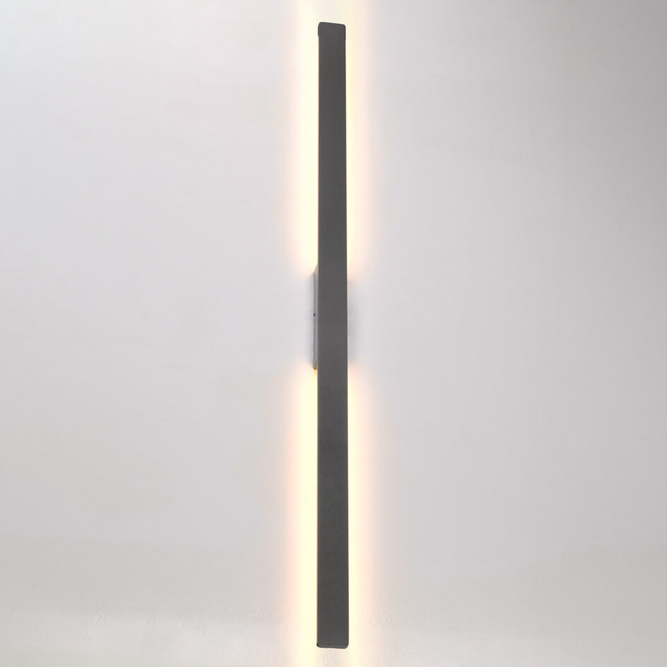 Moderne wandlamp Tyge in zwart met geïntegreerde LEDs
