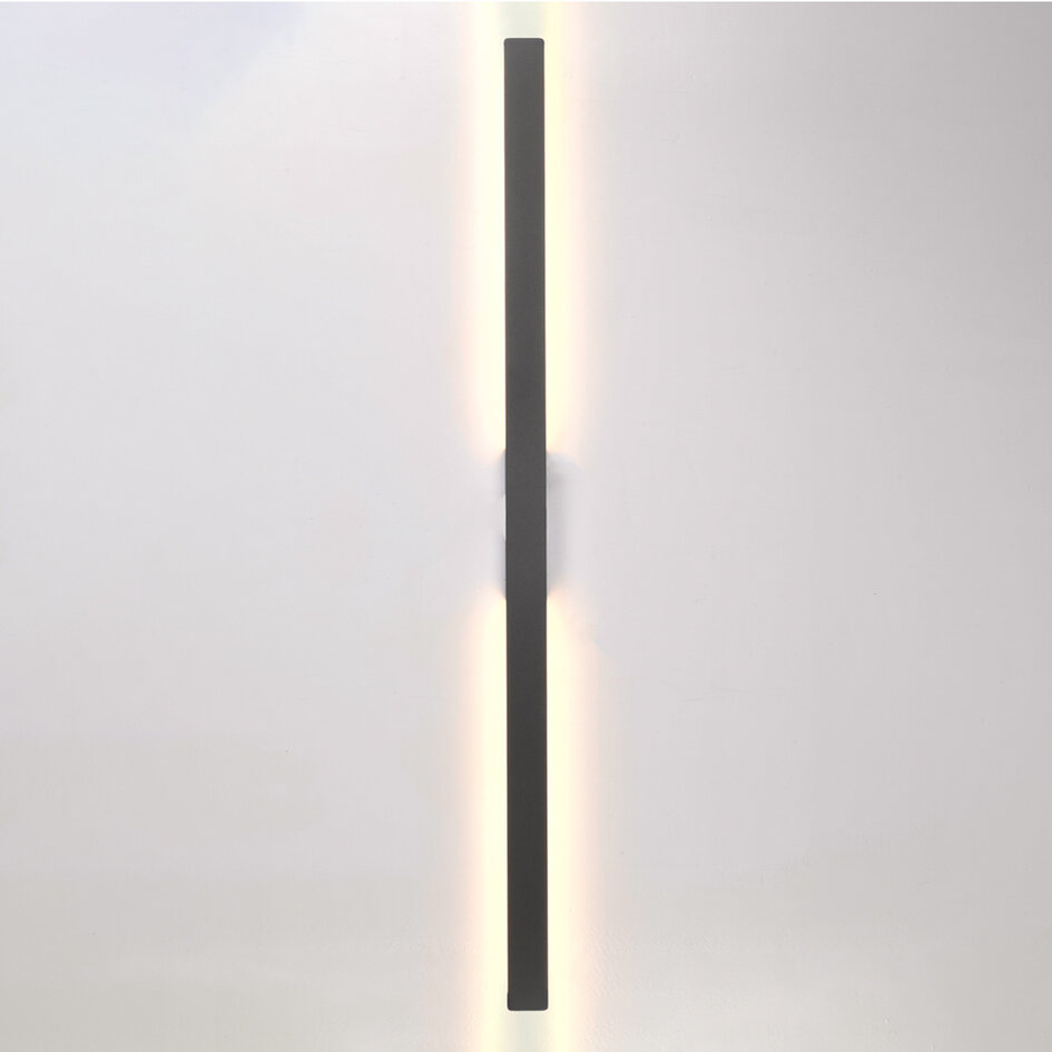 Moderne wandlamp Tyge in zwart met geïntegreerde LEDs