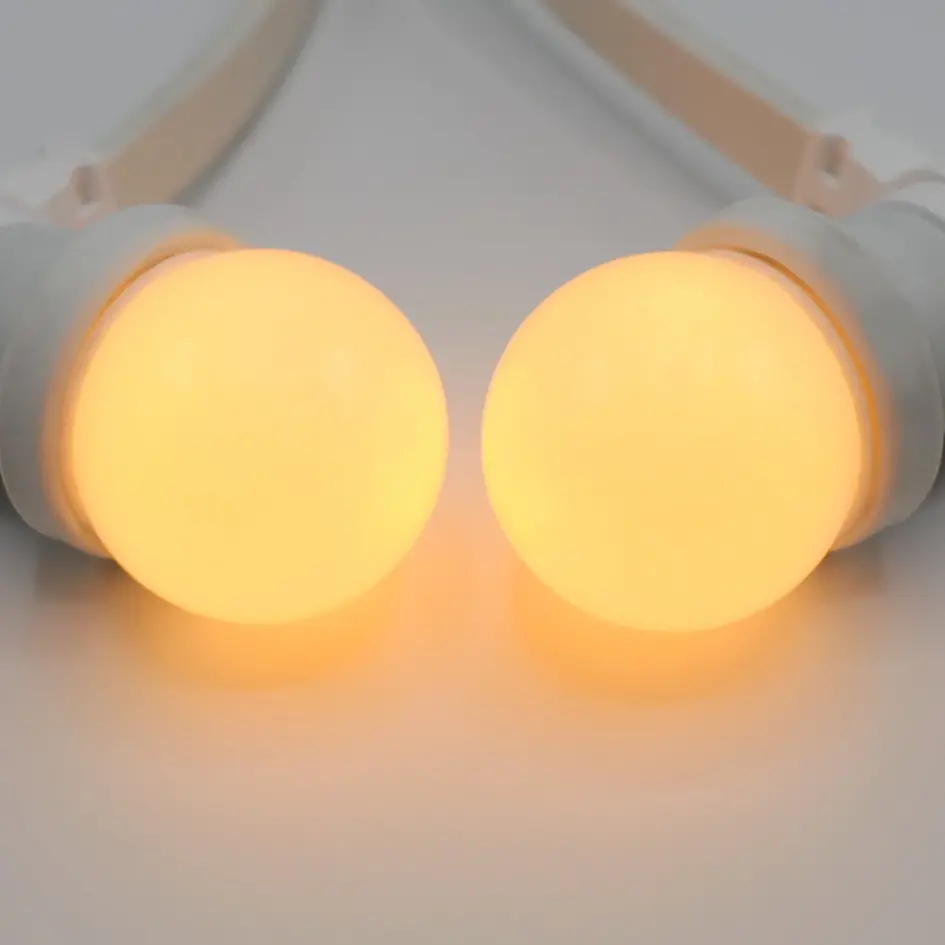 Prikkabel set met LED lampen met melkwitte kap, met witte prikkabel