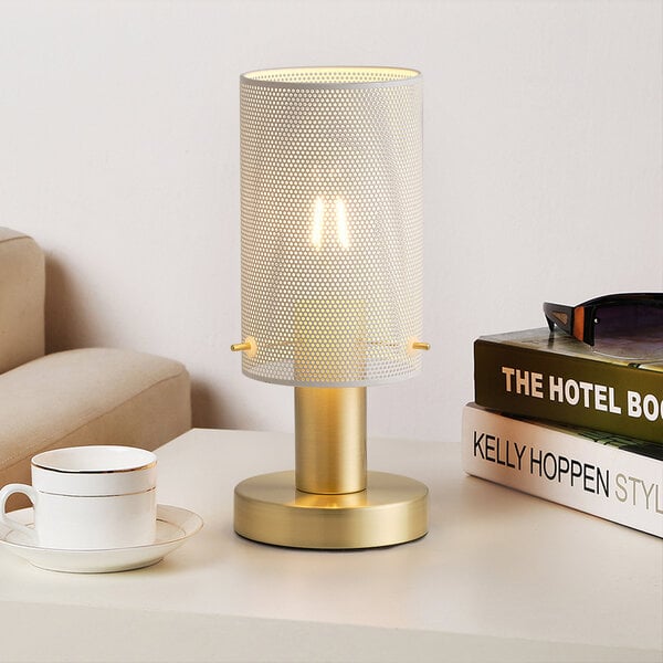 Design tafellamp Mreza in goud met perforaties