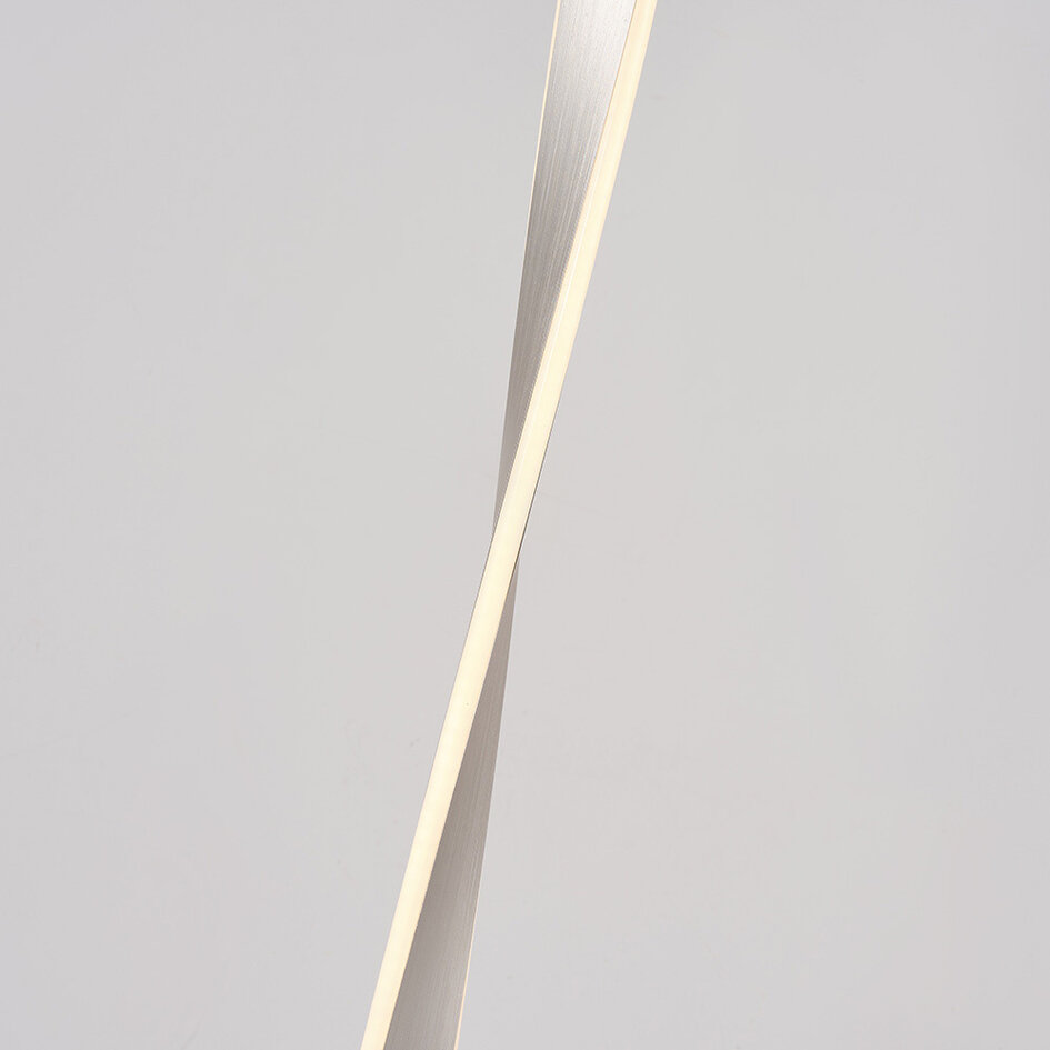 Vloerlamp Locke met gedraaid frame en geïntegreerde LED