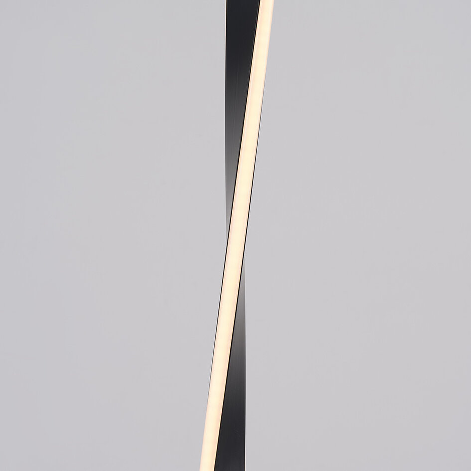Gedraaide staande lamp Locke in zwart