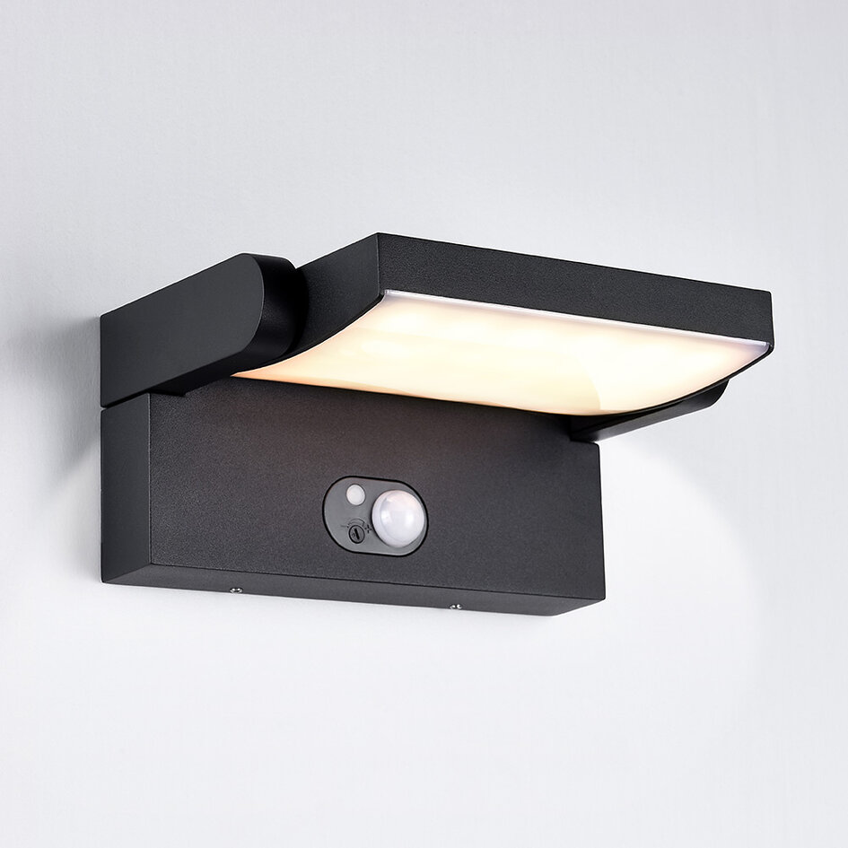 Kantelbare solar wandlamp Berlin met sensor en stelknop