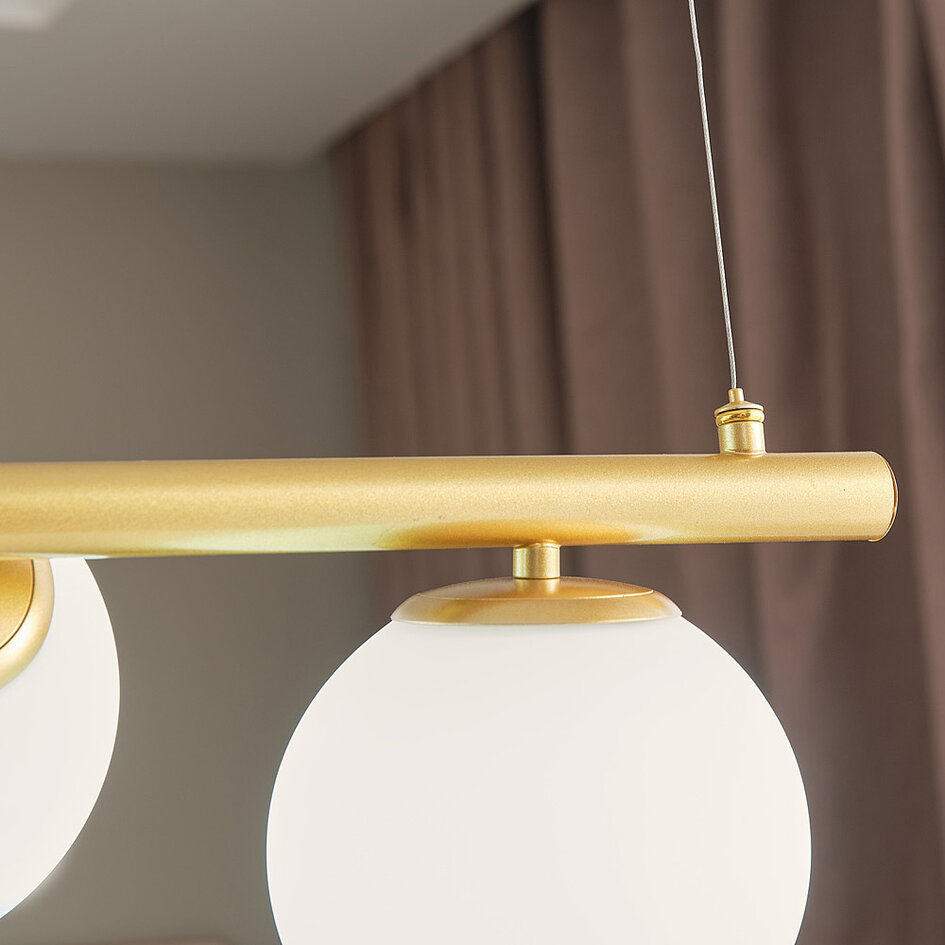 Design hanglamp Atto goud met melkwit glas, 7-lichts