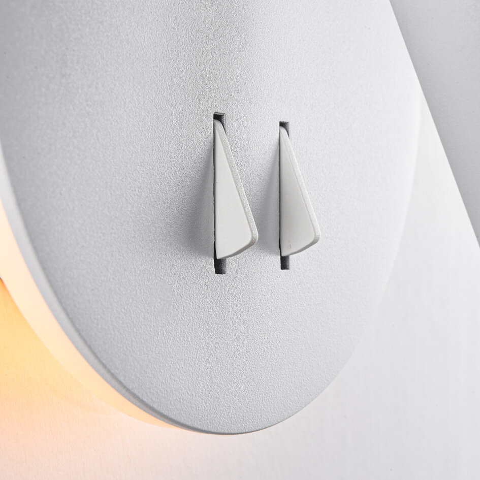 Ronde wandlamp met draaibare spot en verlichte wandplaat - Lenae