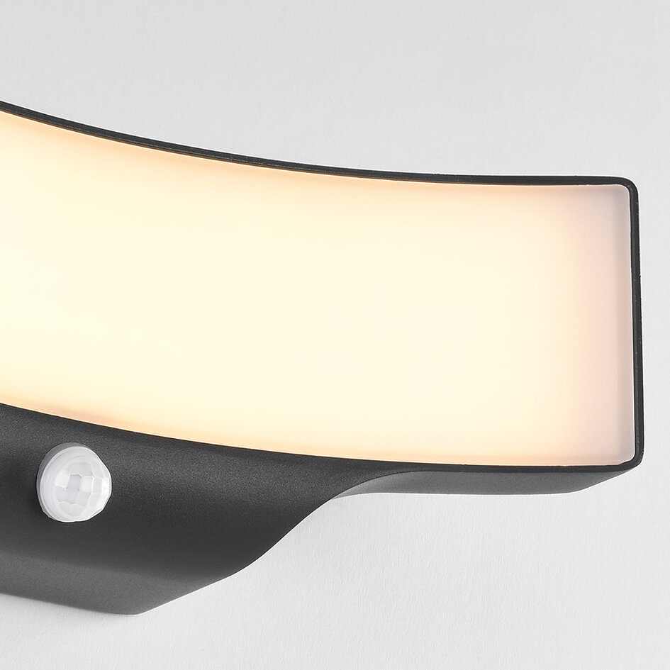 Buitenwandlamp Graham met sensor - zwart met geïntegreerde LED