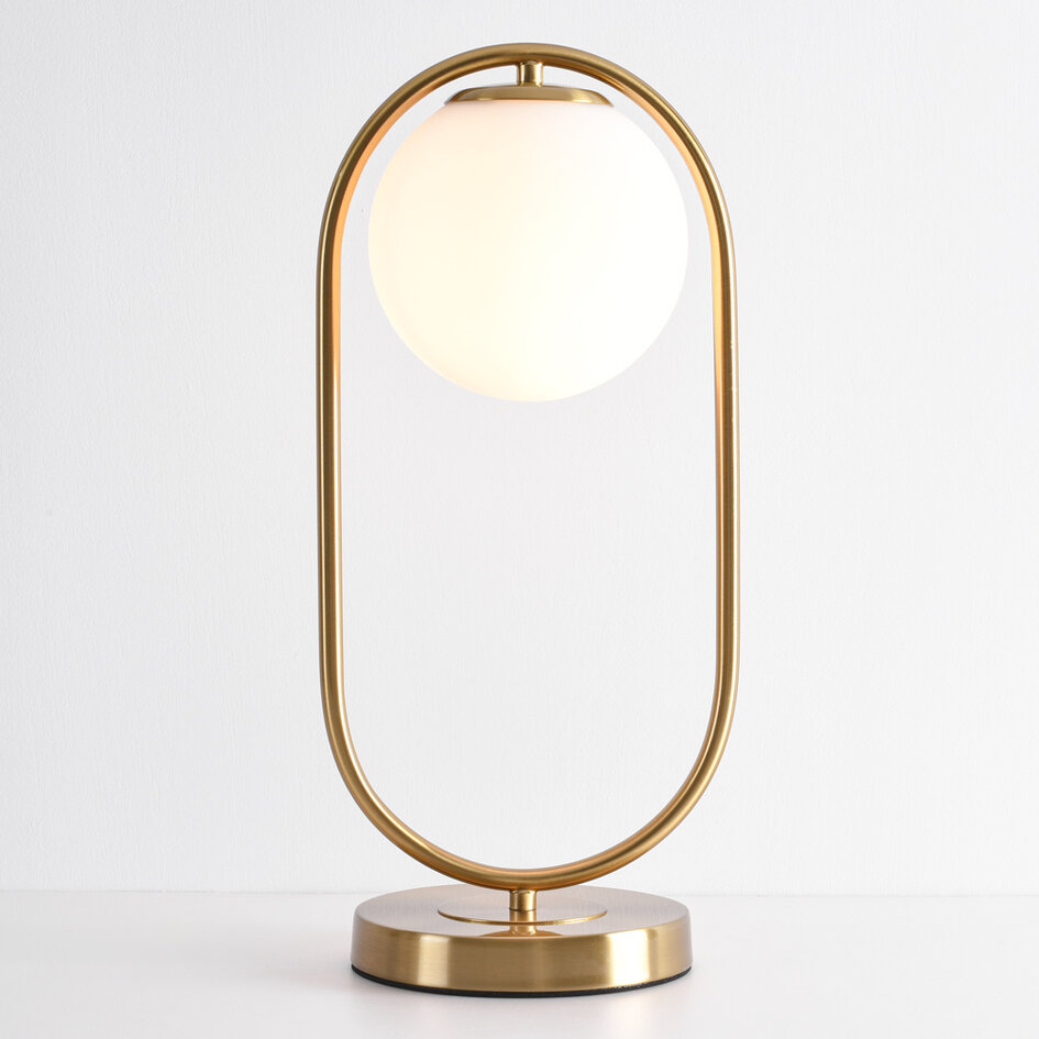 Gouden design tafellamp met melkwit glas - George