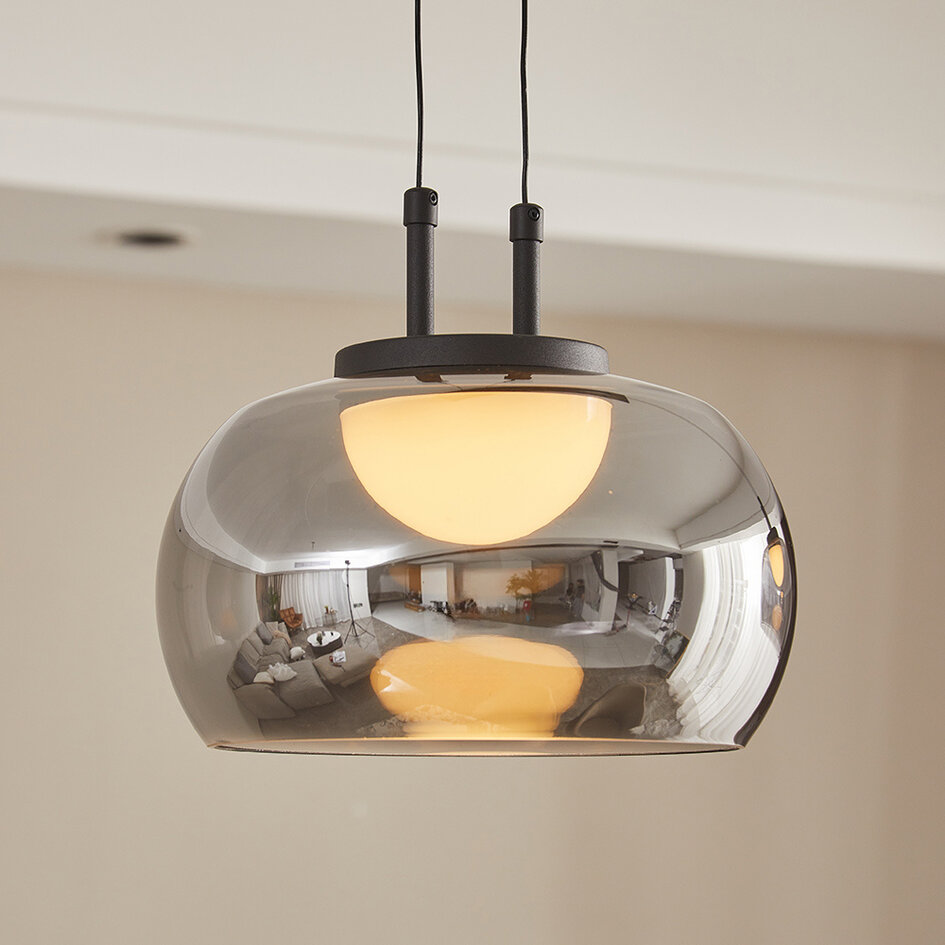 Zwarte hanglamp Katla met smoke glas en 3-staps dim