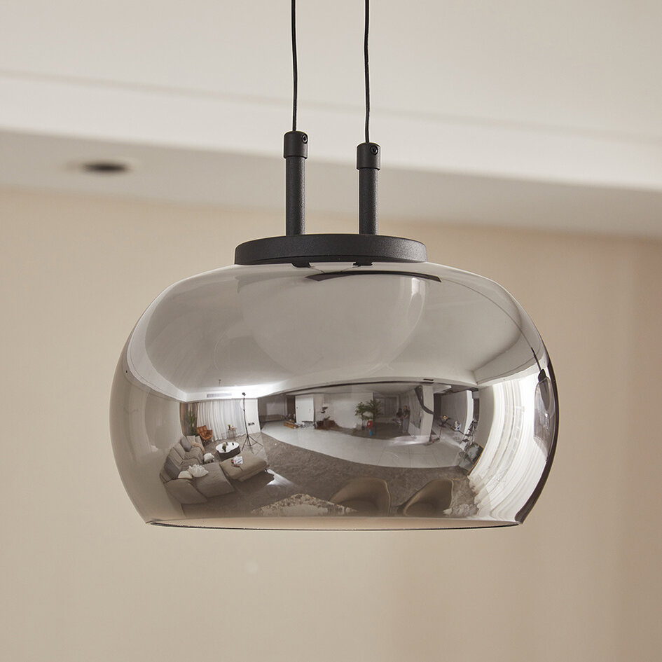 Zwarte hanglamp Katla met smoke glas en 3-staps dim