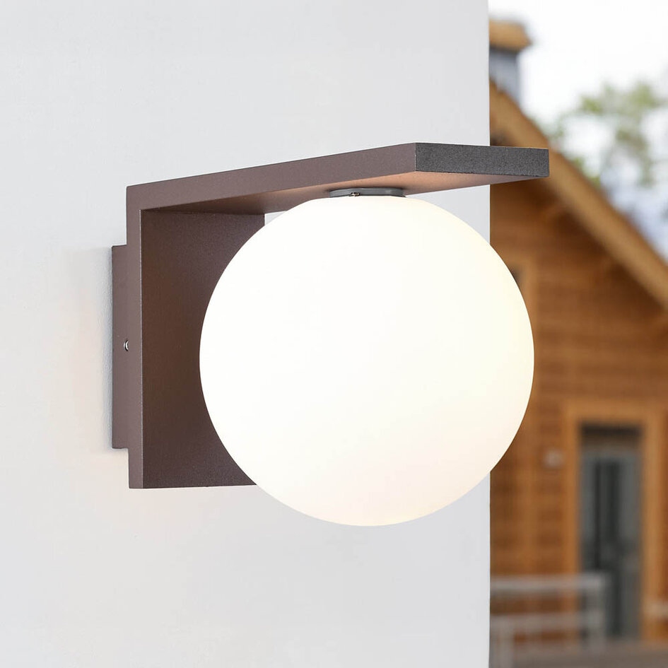 Buitenwandlamp bruin met melkwitte polycarbonaat kap - Luna