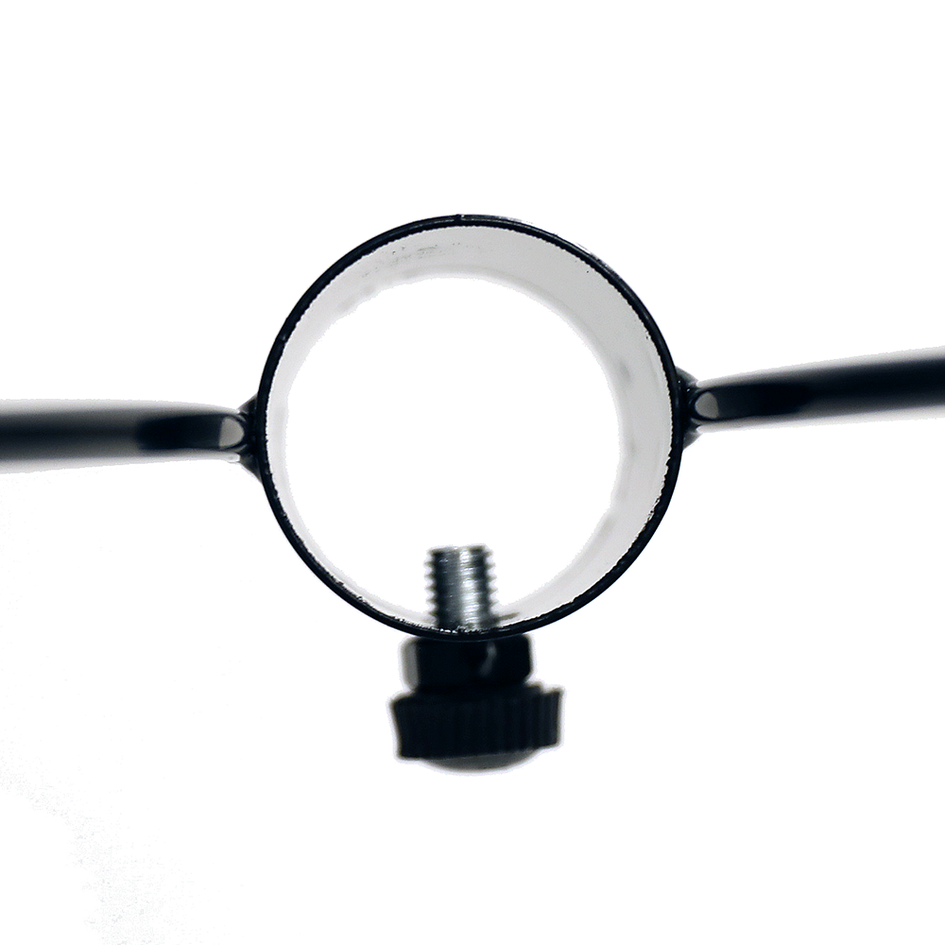 Metalen ring met ophanghaken voor palen