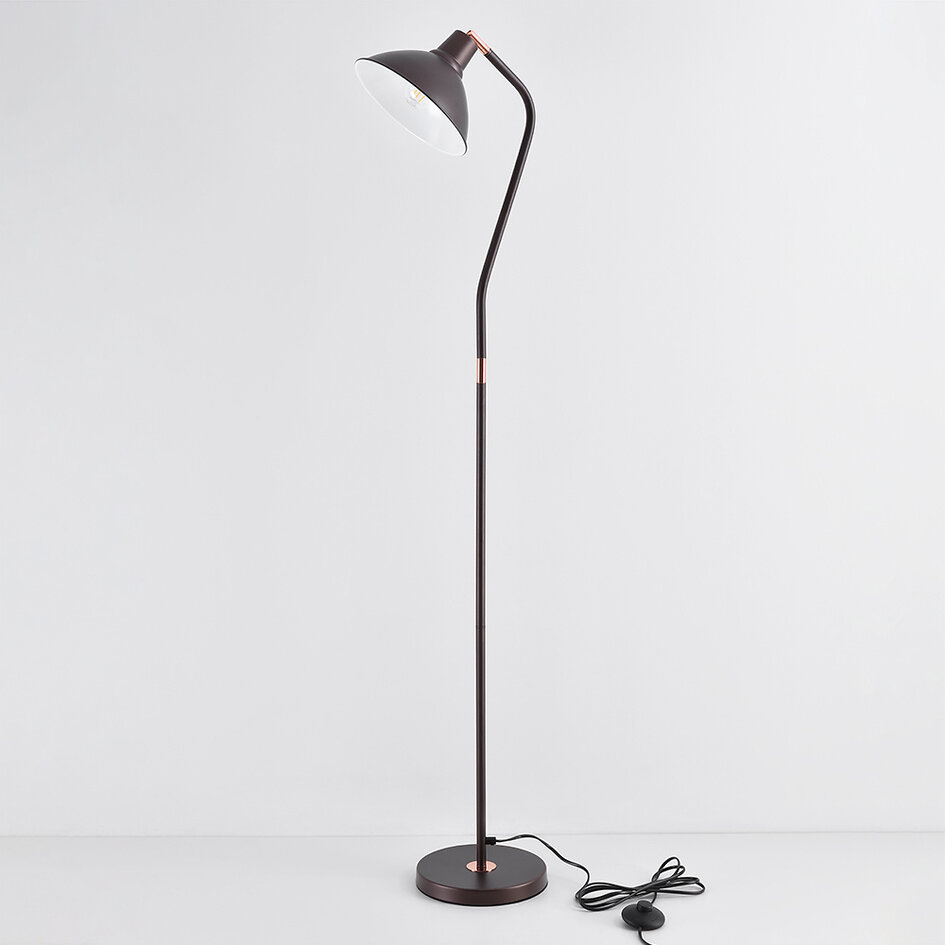 Staande lamp Freddie in koffiebruin met kantelbare kap