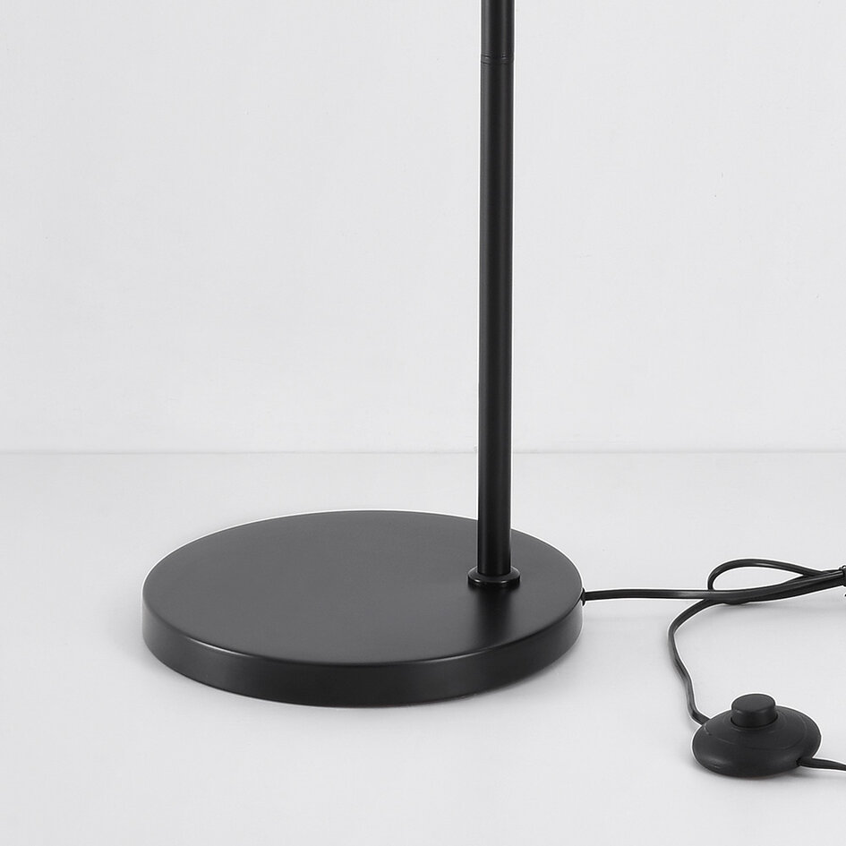 Industriële vloerlamp Oslo in zwart glanzend metaal