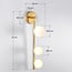 3-lichts wandlamp Taj  - witte bollen en goud