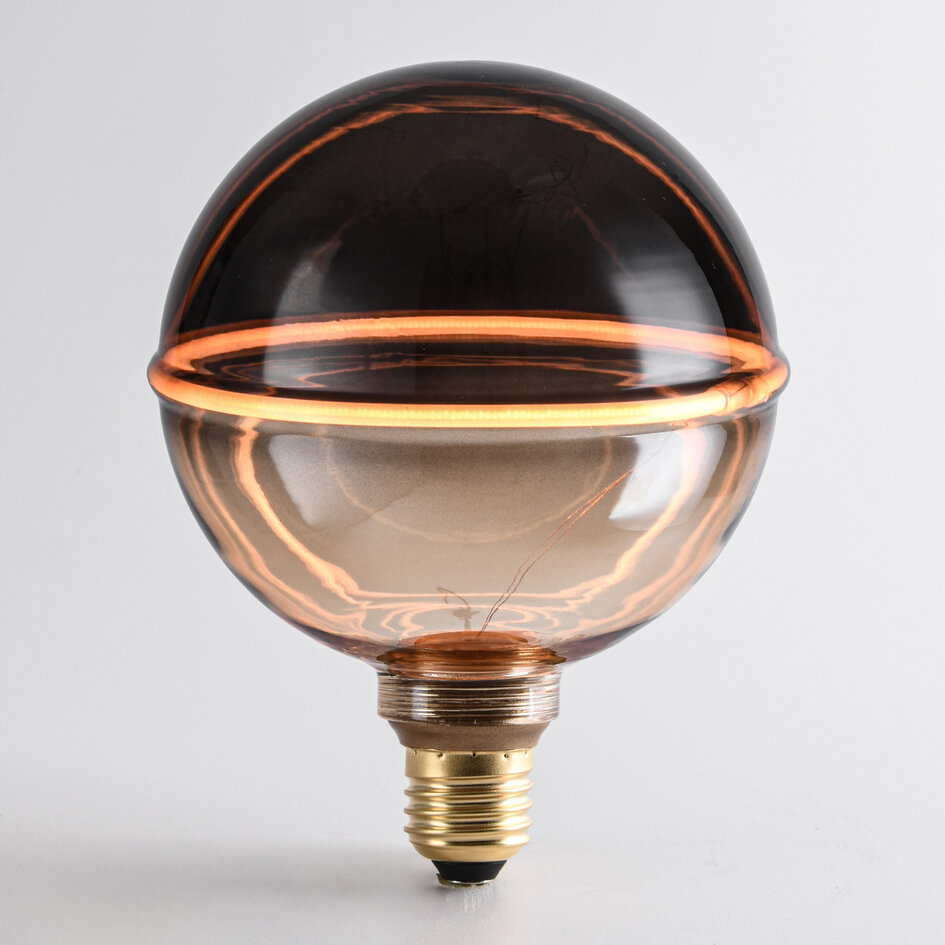 Dimbare 4W filament lamp E27, 1800K, amber en smoke glas met horizontale ring Ø13 cm