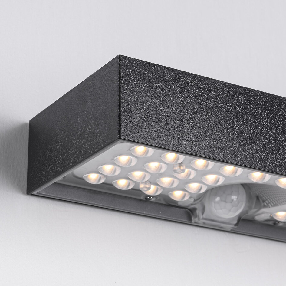 Solar buiten wandlamp Grish met sensor - zwart