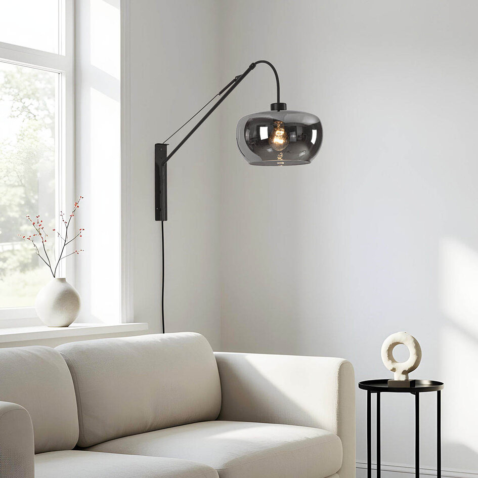 Industriële wandlamp Dasha met draaibare en uitschuifbare arm met smoke glas