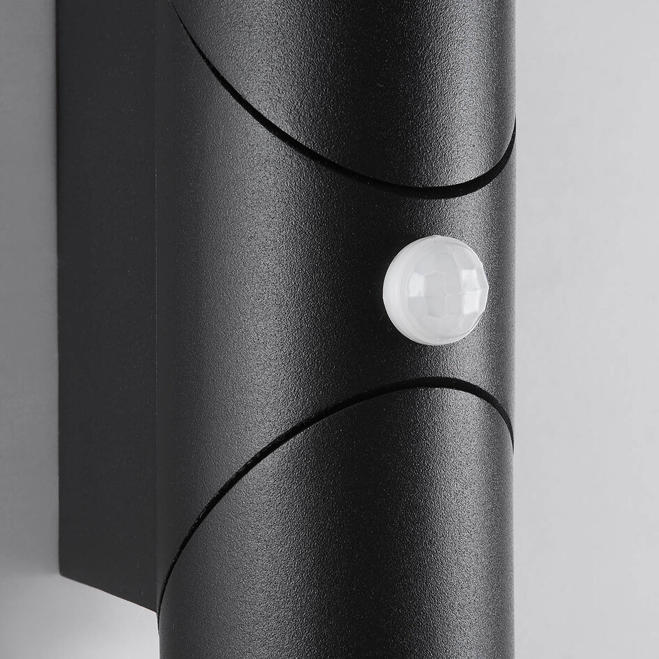 Verstelbare ronde buitenwandlamp Tess met sensor - zwart