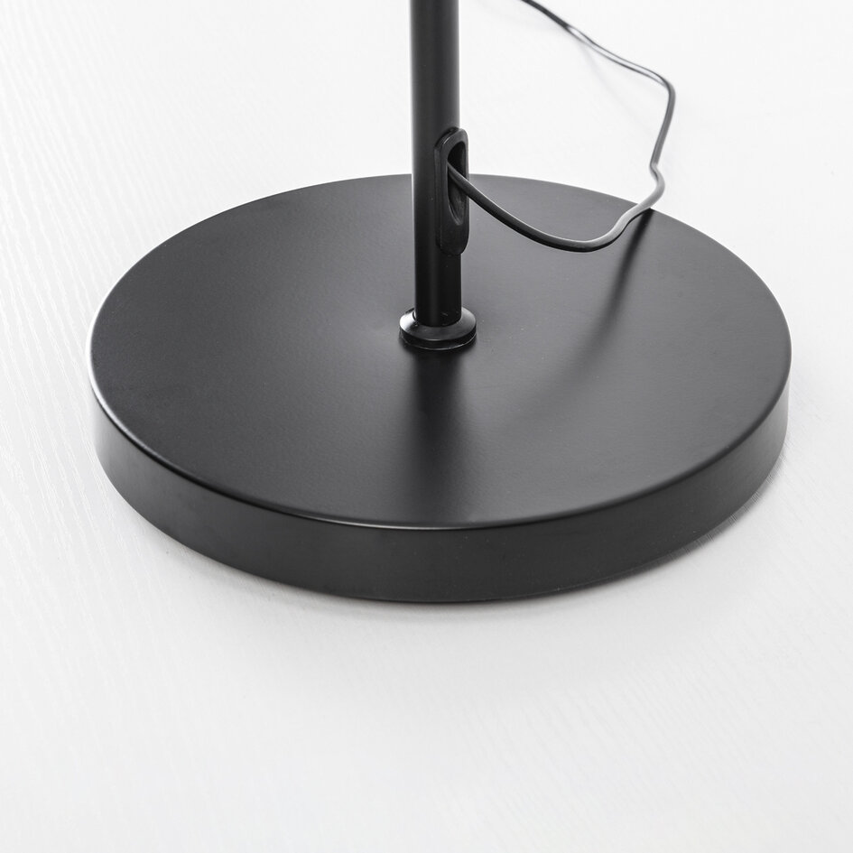 Vloerlamp Lumina zwart met geïntegreerde LEDs en aanpasbare kleurtemperatuur