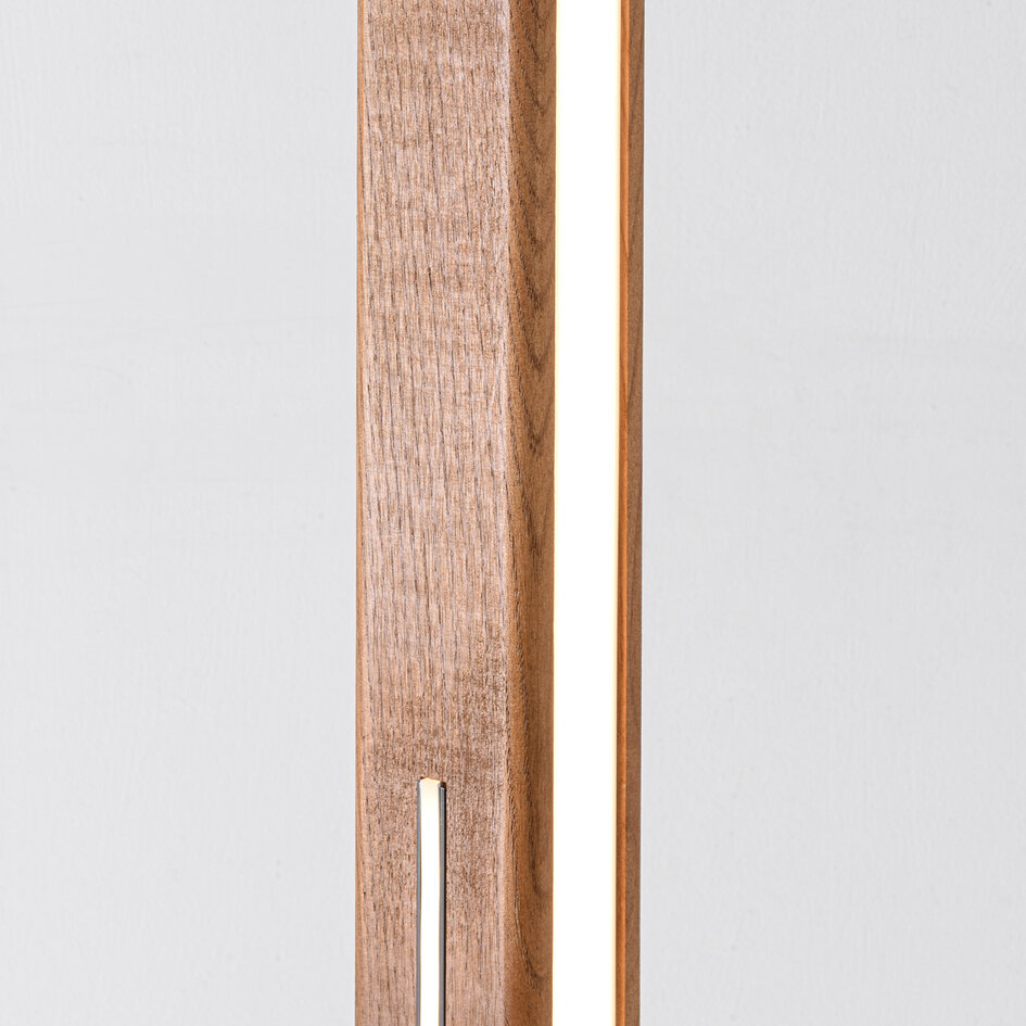 Vloerlamp Piata in houtoptiek met dimbare LEDs