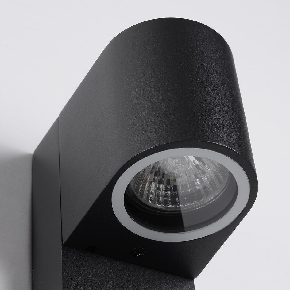Moderne buitenwandlamp Kurt met sensor - zwart