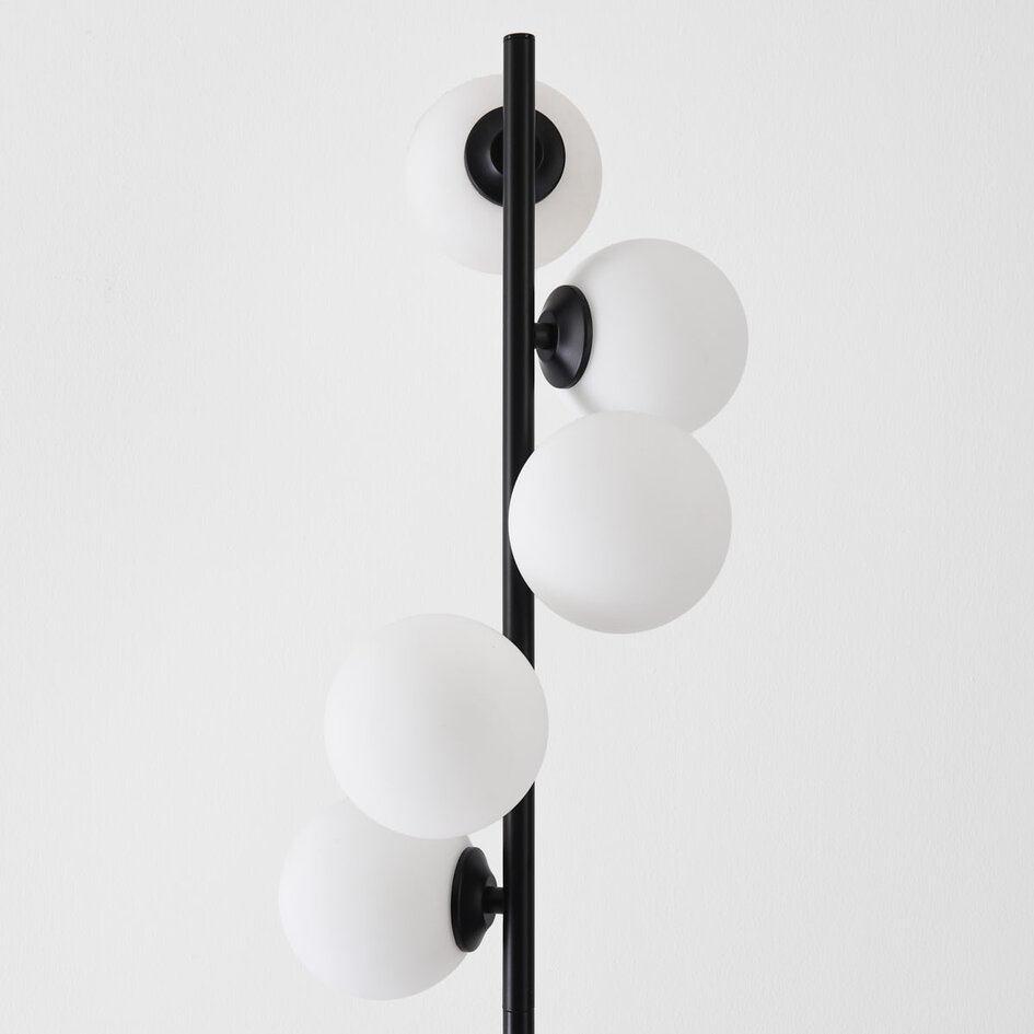 Vloerlamp Tyson met zwart frame en melkglas 5-lichts