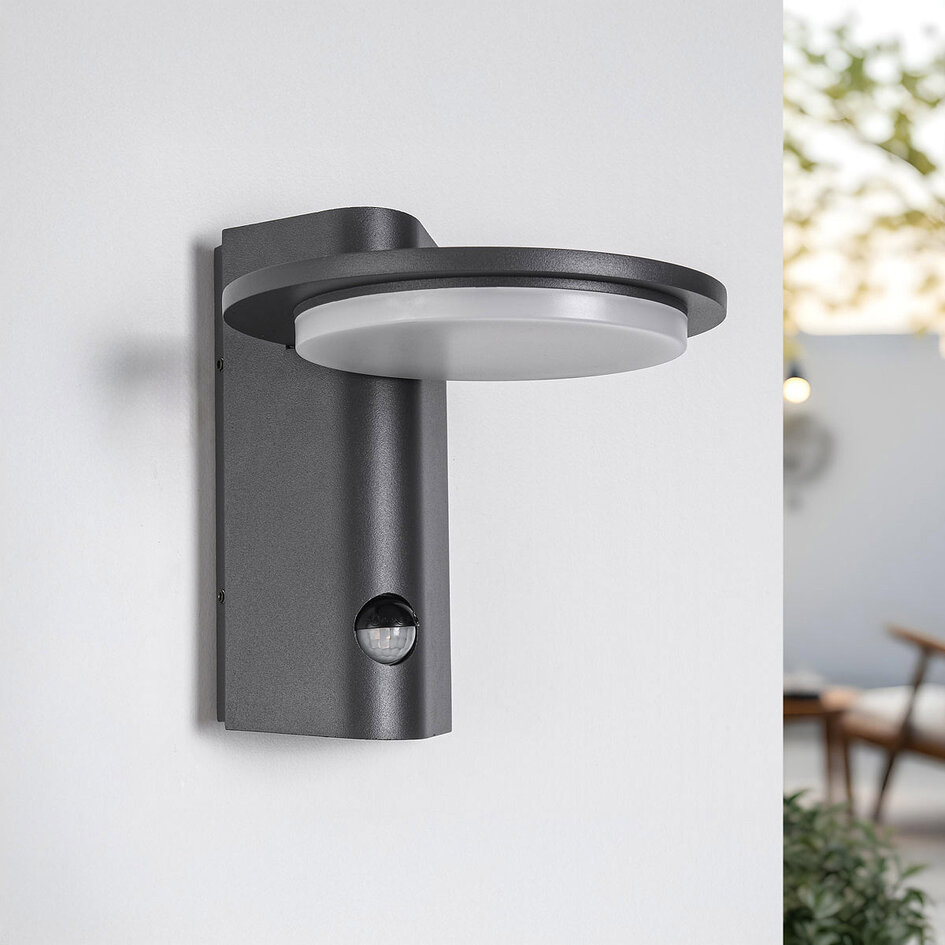 Buitenwandlamp Mayson met sensor - antraciet met geïntegreerde LED