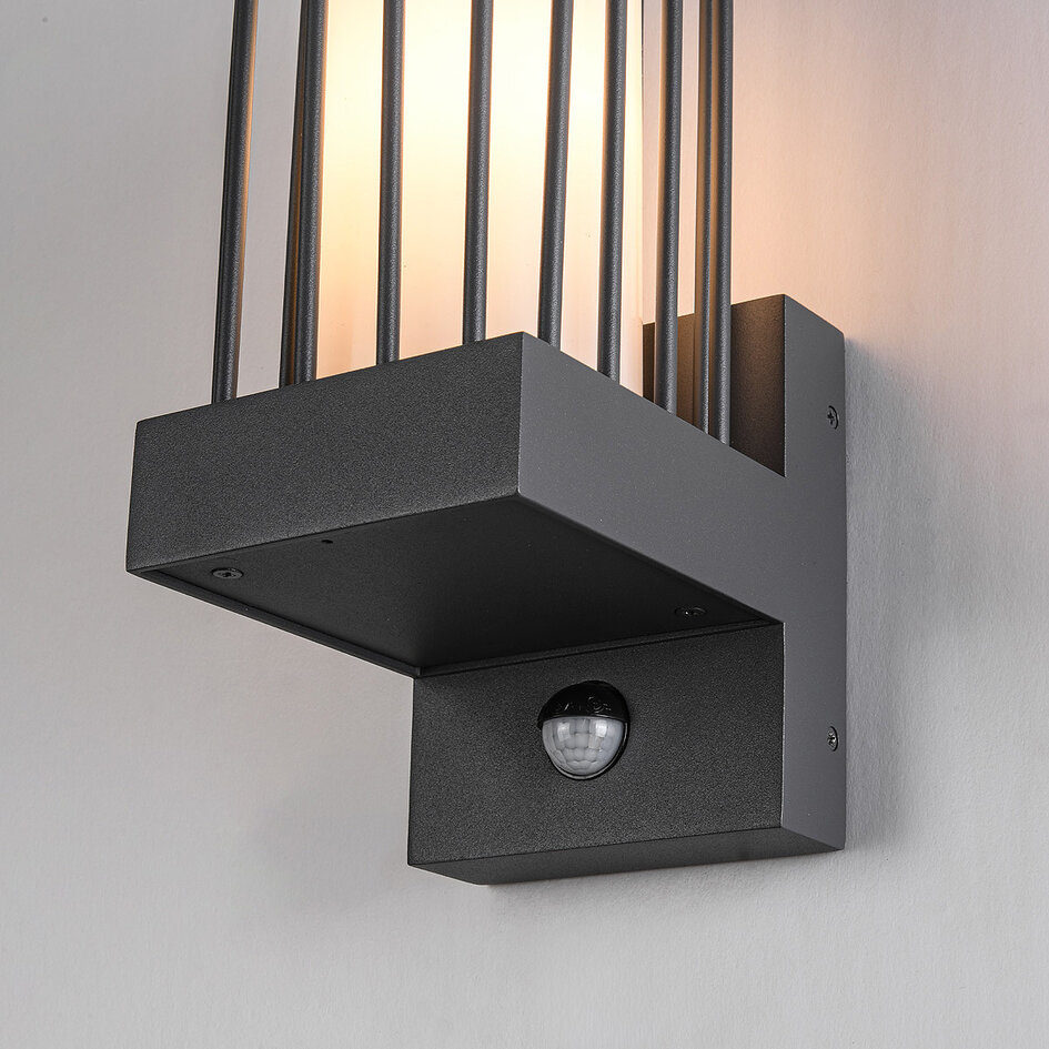 Industriële donker grijze wandlamp met sensor - Tijn