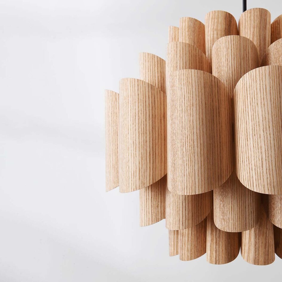 Moderne hanglamp Xylo met een natuurlijke houtlook