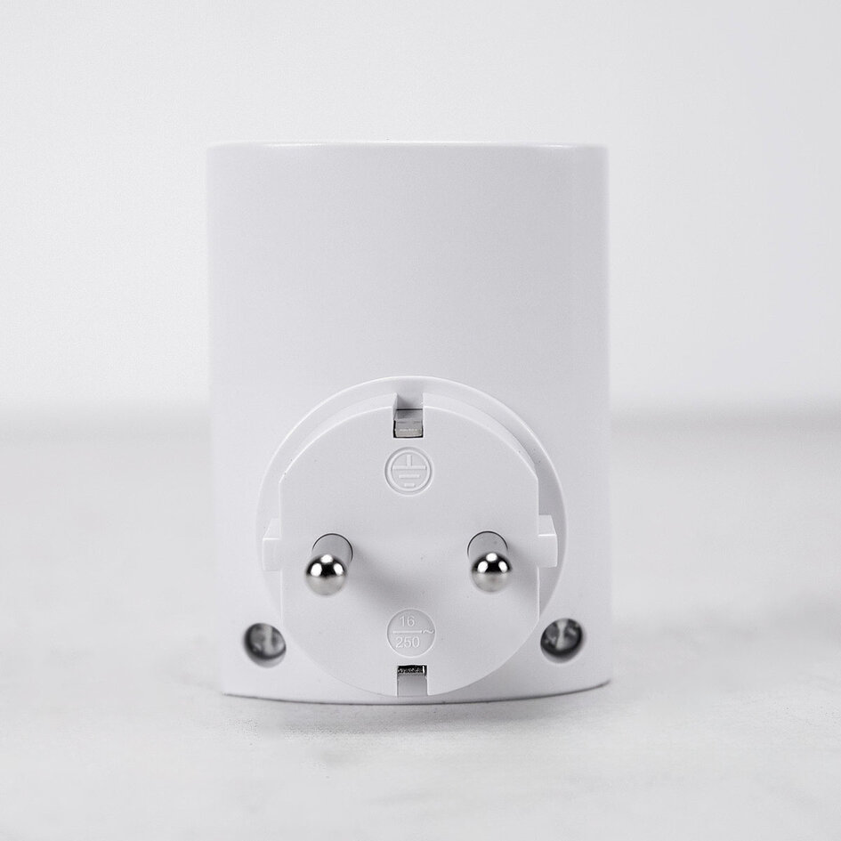 Adapter met beveiliging voor piekspanning