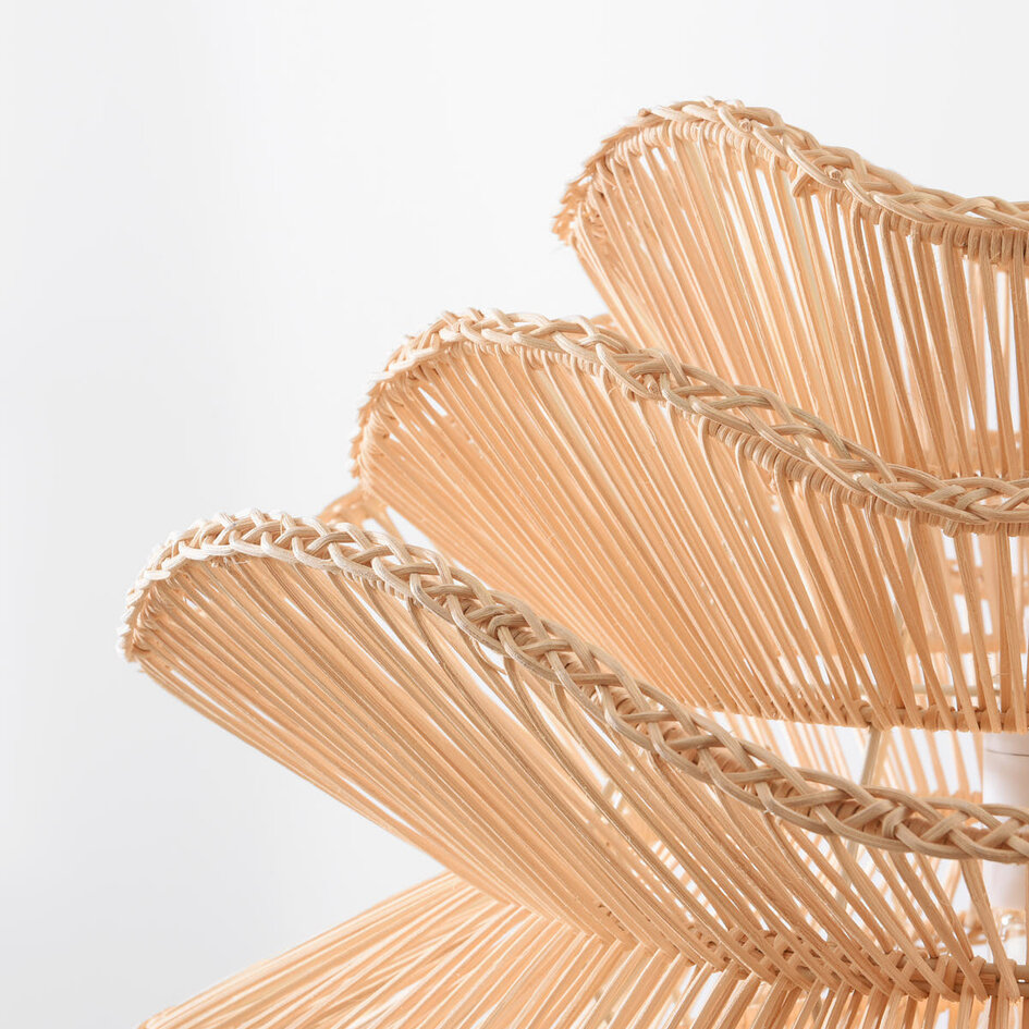 Rotan hanglamp Leru met golvende kap in naturel kleur