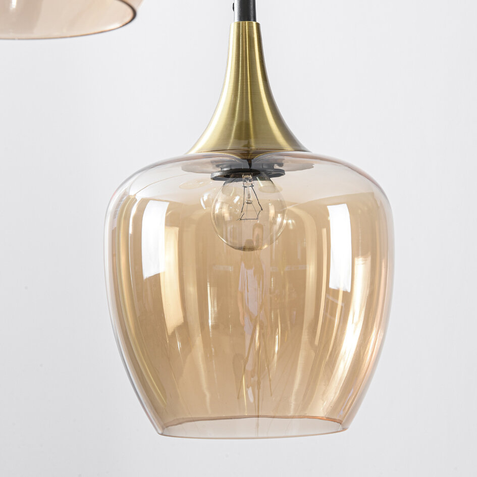 Design hanglamp Téo goud met drie amber glazen kappen en twee GU10 spots