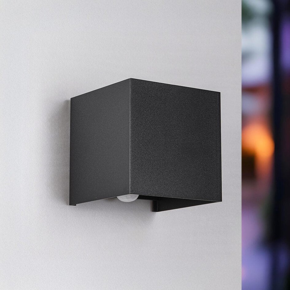 Moderne vierkante buitenlamp Daniel zwart met bewegings- en dag/nacht sensor