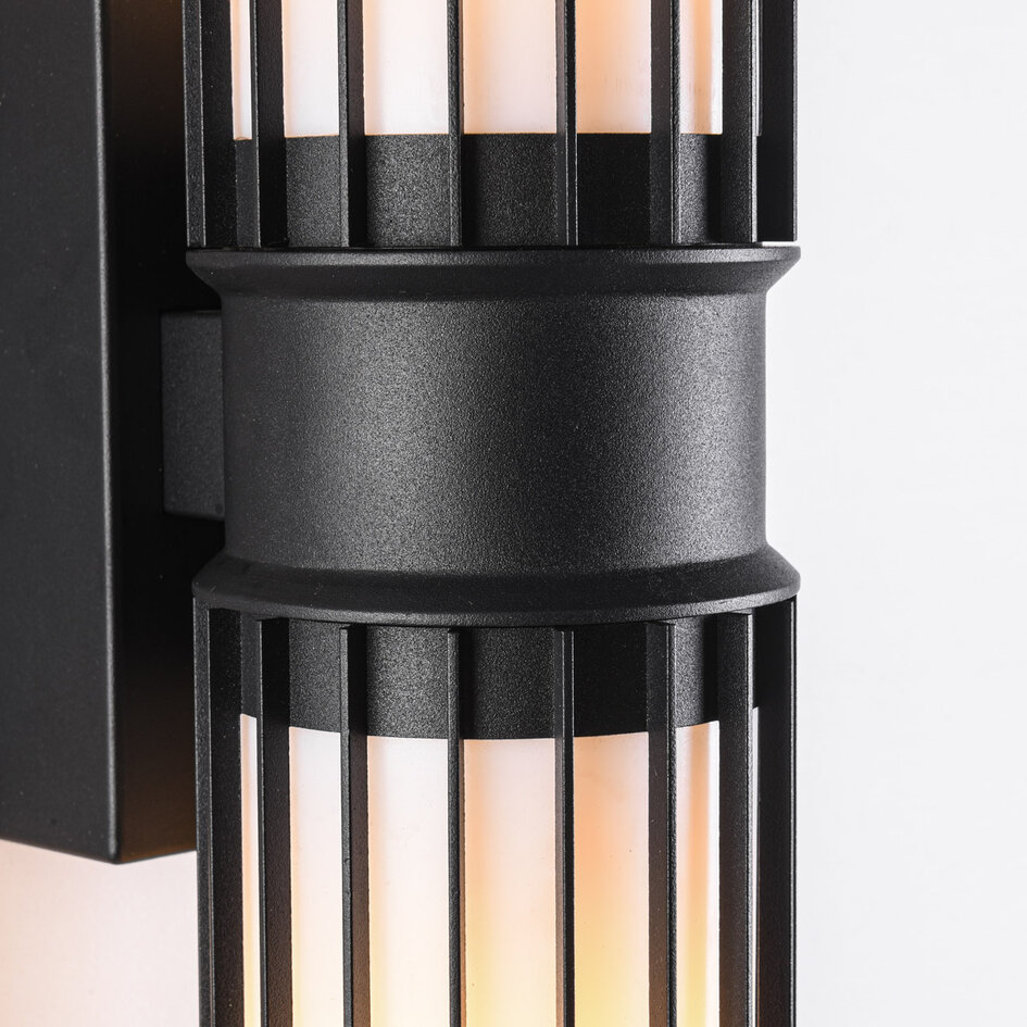 Zwarte 2-lichts wandlamp Tazio met glazen kap en verticale spijlen